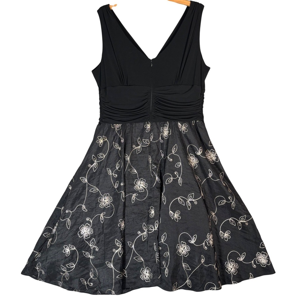 Dressbarn Collection Black Floral Embroidered Fit & Flare Dress Plus Size 20 LBD - Picture 2 of 13
